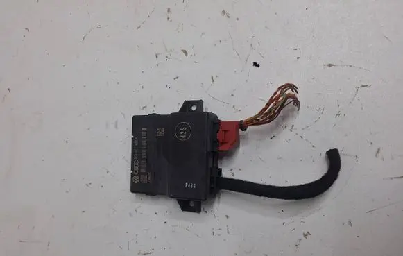 Audi A4 S4 B8 8K Gateway control module 8T0907468K