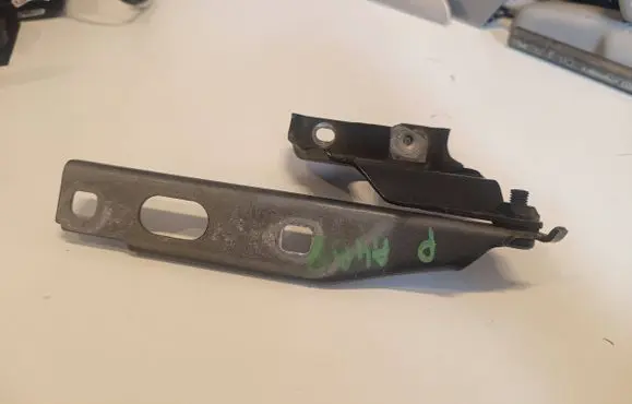 Audi A4 S4 B8 8K Engine bonnet/hood hinges 8K0823302D LZ9Y