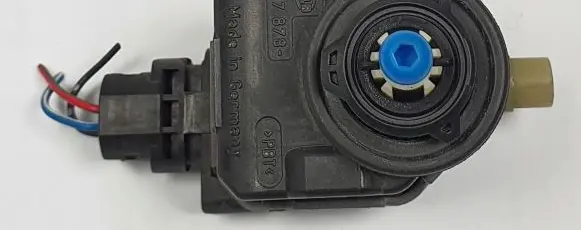Nissan Primera Headlight level adjustment motor 7700420737