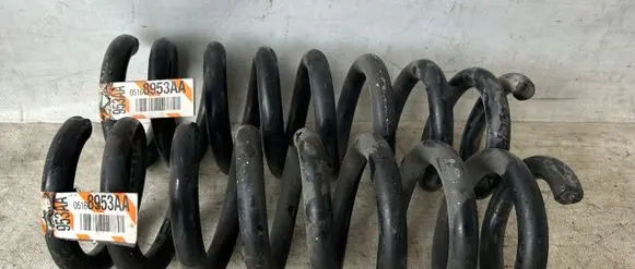 Chrysler 300C Rear coil spring 05168953AA