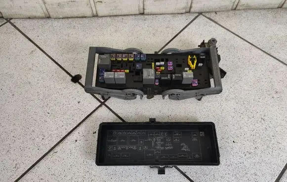 Dodge Journey Fuse module 