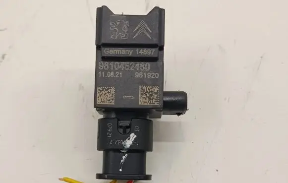 Peugeot 2008 II Airbag deployment crash/impact sensor 9810452480