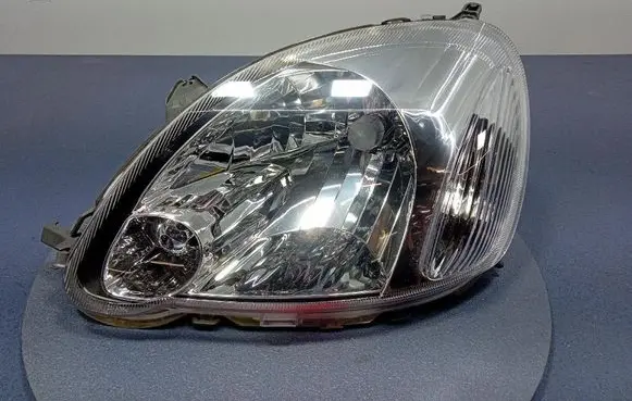 Toyota Yaris Verso Headlight/headlamp 20-A354