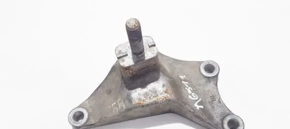 Ford Mondeo Mk III Engine mounting bracket 2s717m125ab