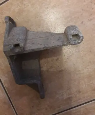 Volkswagen PASSAT B3 Power steering pump mounting bracket 027145531