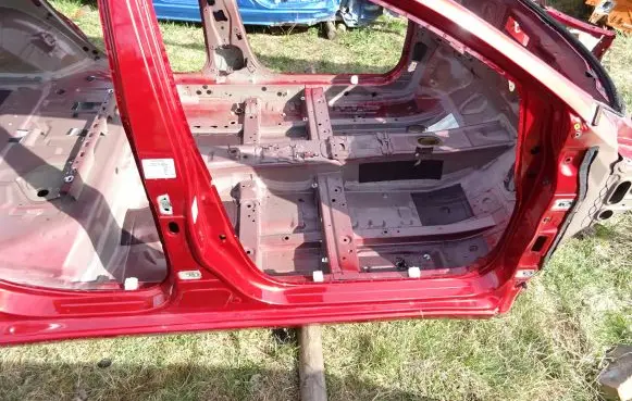 Nissan Pulsar Side car body part 
