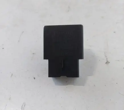 Lexus RX 450H Rear light relay 895A147010 0618001011
