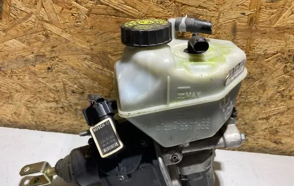 Mercedes-Benz E W211 Brake fluid reservoir A2114300302