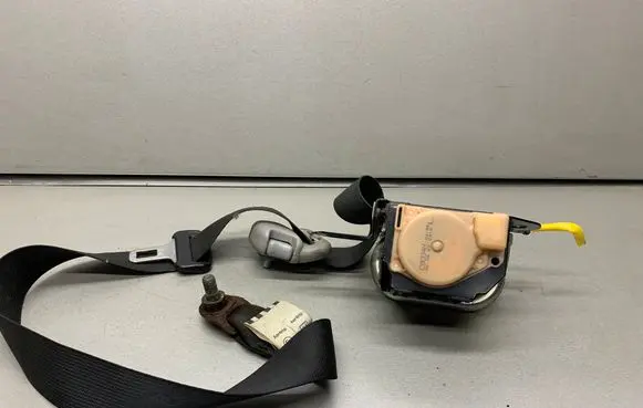 Mitsubishi Outlander Front seatbelt C9004N