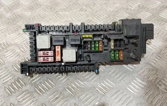 Mercedes-Benz C W204 Fuse module 2049060205