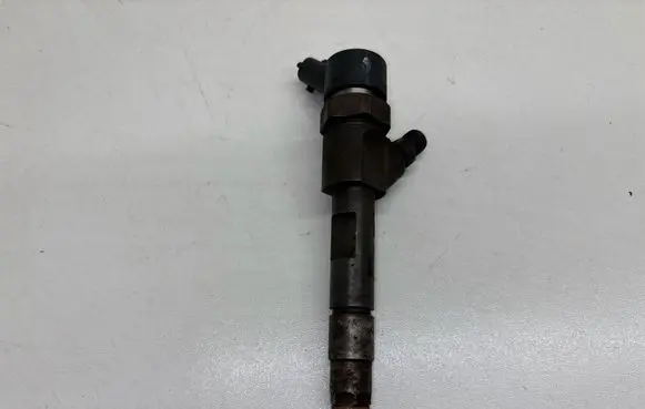 Volvo S40, V40 Fuel injector 7700111014