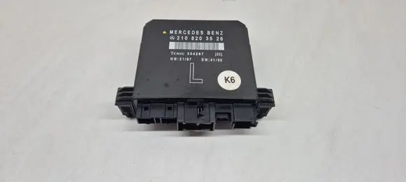Mercedes-Benz E W210 Door control unit/module 2108203526