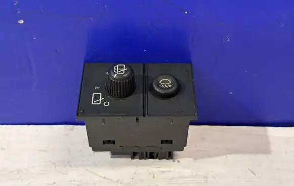 Chevrolet Tahoe Fog light switch 15061682