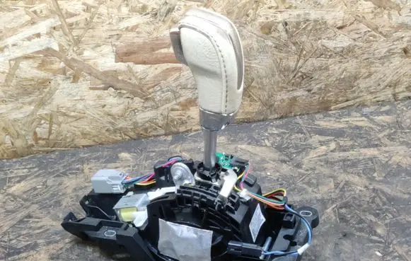 Lincoln MKS Gear selector 8A6P7C453CGW 7C453