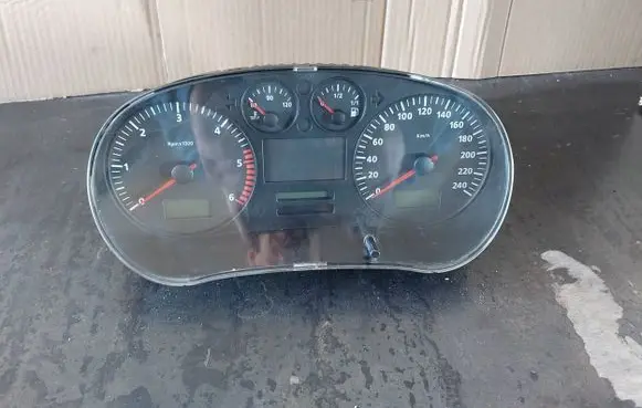 Seat Toledo II (1M) Speedometer (instrument cluster) 1M0920820E