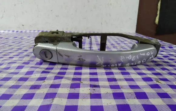 Volkswagen New Beetle Front door exterior handle