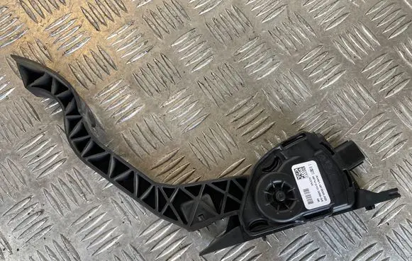 Ford C-MAX II Accelerator throttle pedal AV619F836AB 6PV01036834
