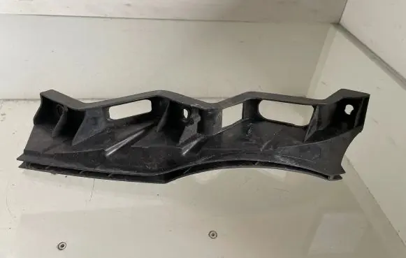 Volkswagen PASSAT B6 Front bumper mounting bracket 3C0807890