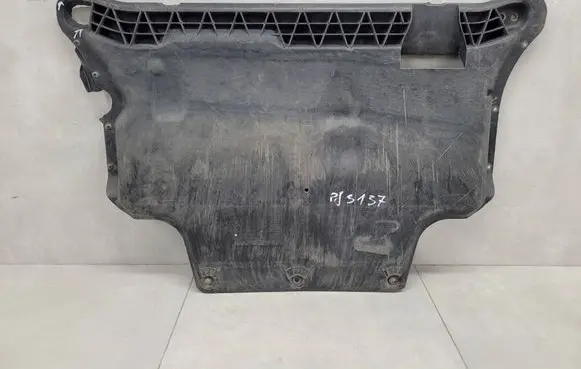 Volkswagen PASSAT B8 Engine splash shield/under tray 3Q0825901A