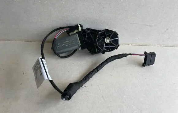 Porsche Cayenne (92A) Seat adjustment motor 0390203470