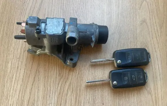 Seat Ibiza IV (6J,6P) Ignition lock 4B0905851B