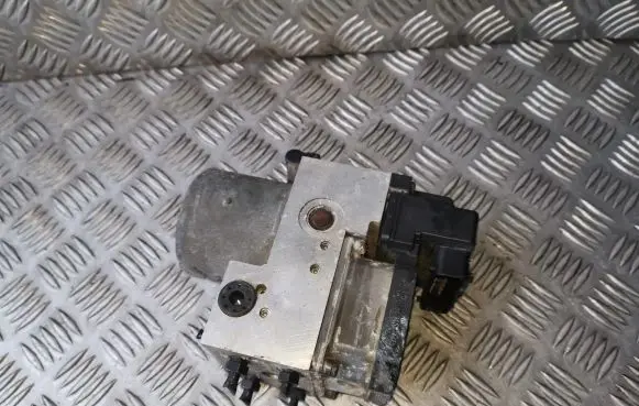 Volkswagen PASSAT B5 ABS Pump 0273004358 8E0614111AH 0265220525