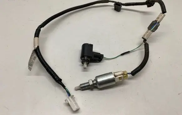 Toyota RAV 4 (XA40) Clutch pedal sensor