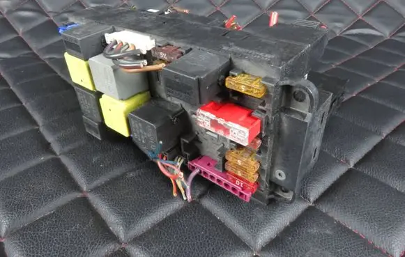 Mercedes-Benz SLK R171 Fuse module 1715450901 5DK00855301