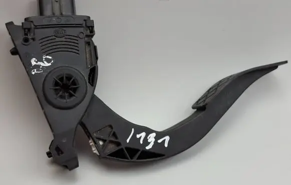 Audi A6 S6 C6 4F Accelerator throttle pedal 8K1723523A 6PV00950521