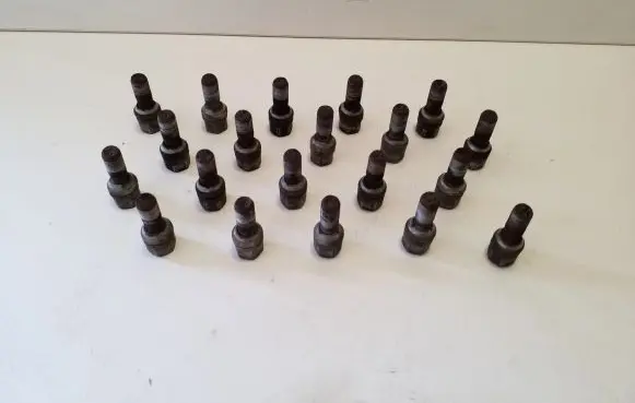 Opel Vivaro Nuts/bolts 
