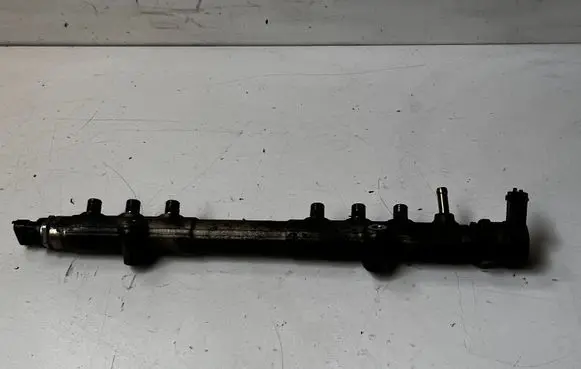 Volvo V70 Fuel main line pipe 0445215023
