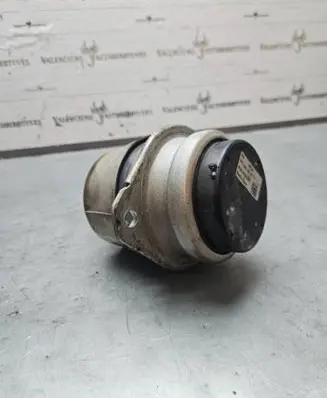 Engine mount bracket