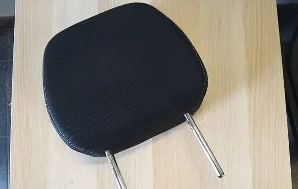 Suzuki Vitara (LY) Front seat headrest 