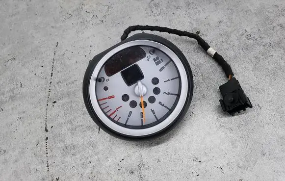 Speedometer (instrument cluster)