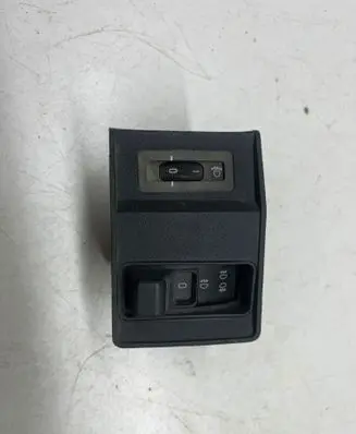 BMW 5 E34 Fog light switch 8110498