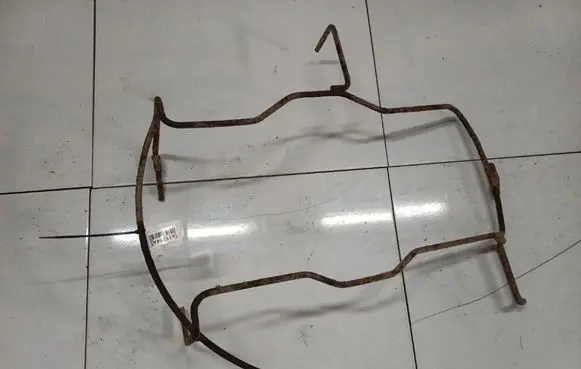 Opel Zafira A Fuel tank mounting bracket 