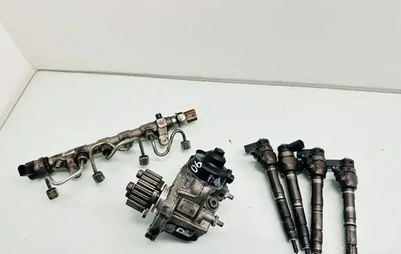 Volkswagen PASSAT CC Fuel injection system set 0445010537 03L130277J