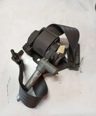 Volvo V70 Middle seatbelt (rear) 39969918