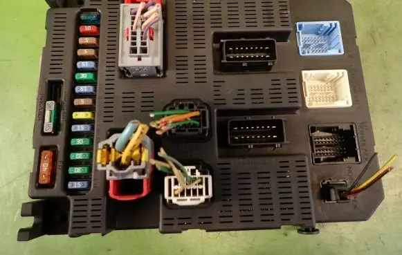 Citroen C3 Fuse module 9659285680