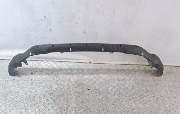 Front bumper lip