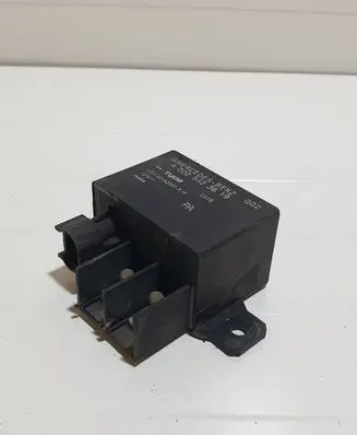 Mercedes-Benz E W211 Charging relay A0025423819 V23132A2001X14