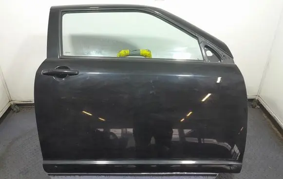 Suzuki Swift I Front door 