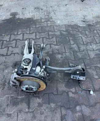Rear wheel hub spindle/knuckle