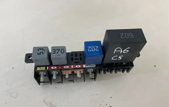 Audi A6 S6 C5 4B Fuse box set 8L0941822A