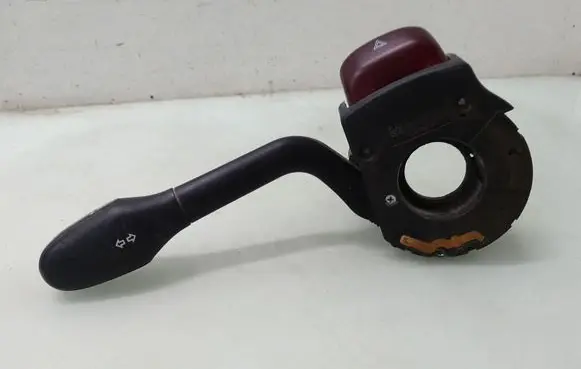Volkswagen PASSAT B4 Indicator stalk 17062941