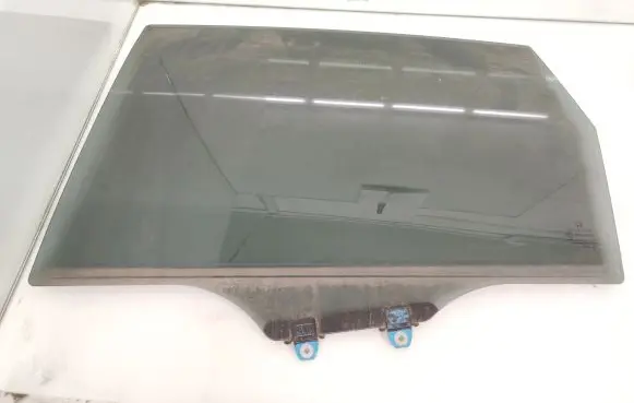 Honda CR-V Rear door window glass AS3
