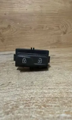 Volvo V70 Central locking switch button 31318988 12W156