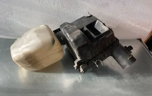 Air filter box