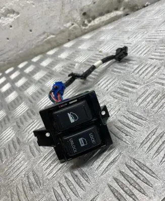 Nissan X-Trail T31 Central locking switch button 