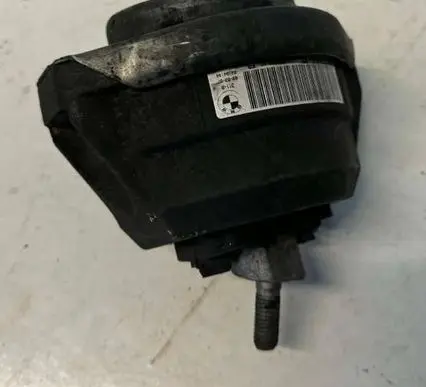 BMW 5 E60 E61 Engine mount bracket 6774619 15934612